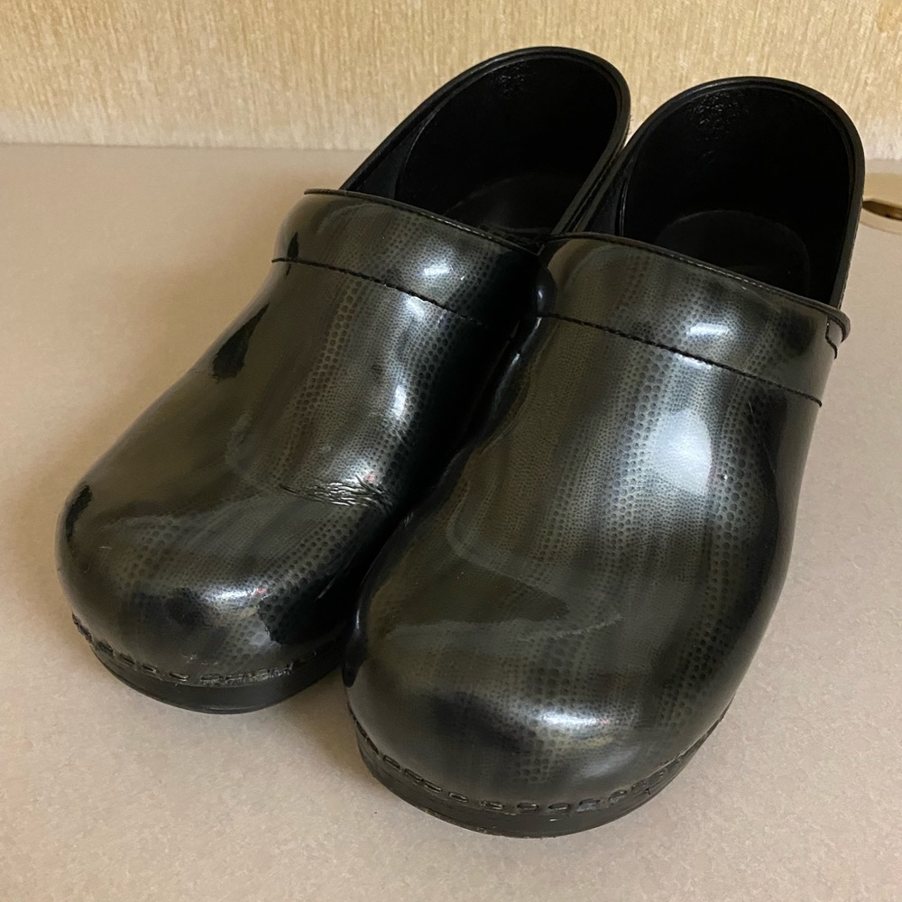Dansko size 40 fit shoe size 9.5-10